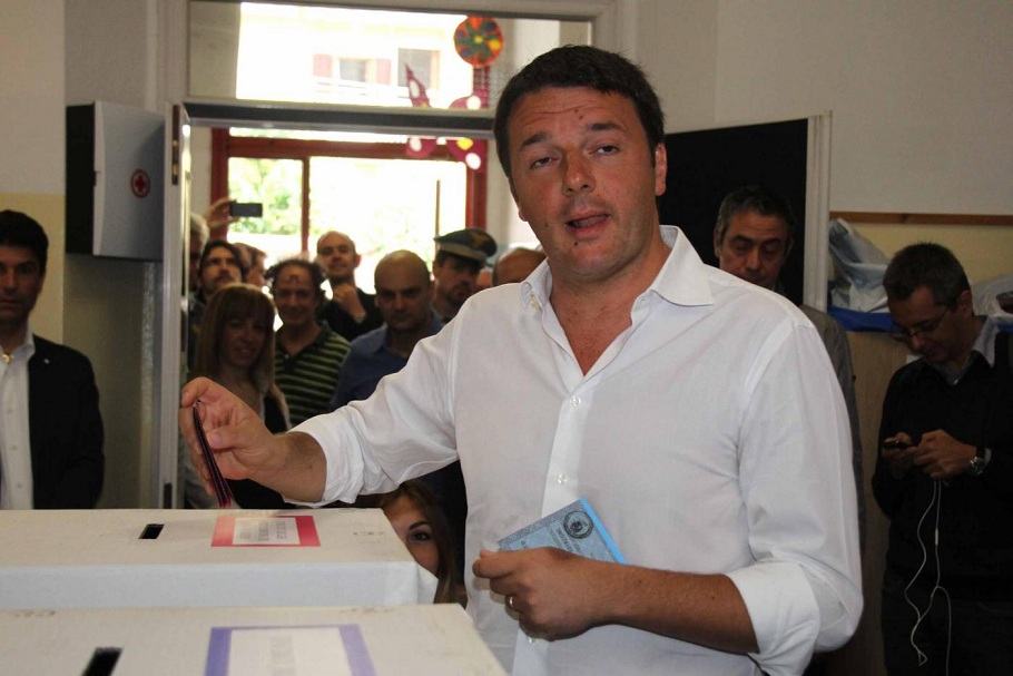 Matteo Renzi vota al suo seggio di Pontassieve (Firenze).