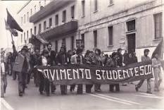 Una foto di una manifestazione del MS (movimento studentesco)