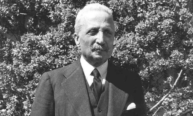 Enrico De Nicola, capo provvisorio dello Stato (1946).