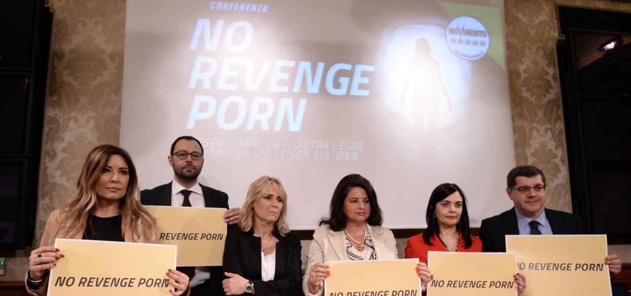 revenge porn senato m5s lucarelli cantone patuanelli lapresse