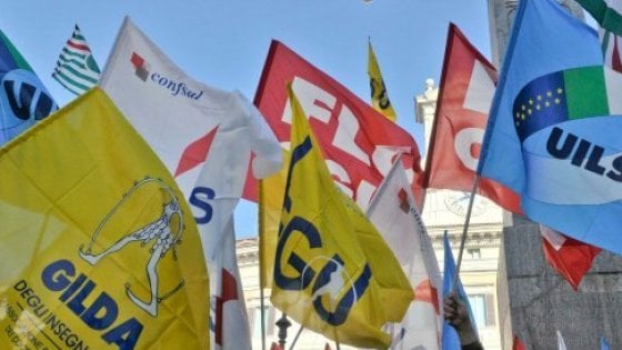 Bandiere varie dei sindacati