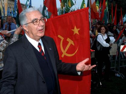Con Armando Cossutta scompare una delle figure più emblematiche della storia del Partito comunista italiano