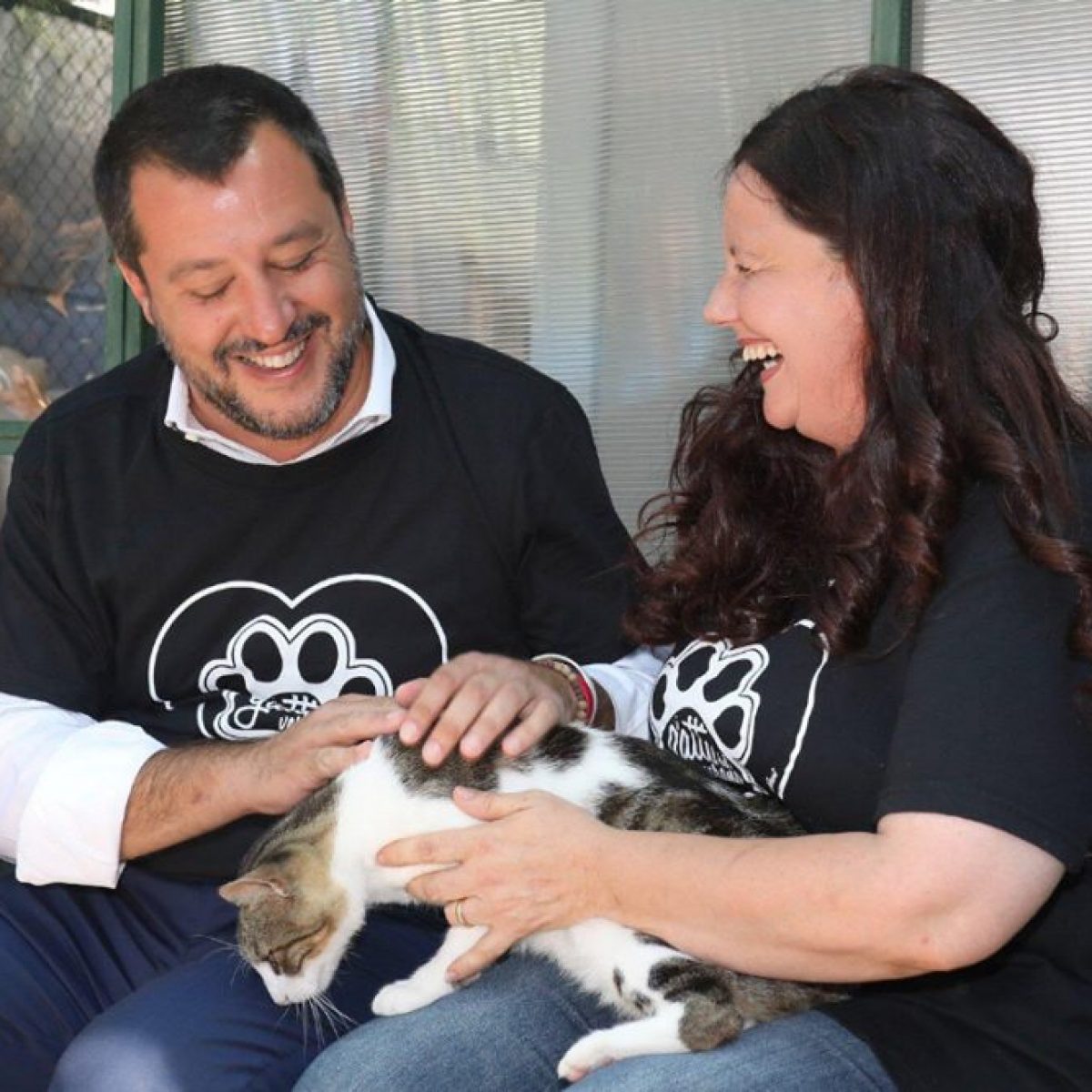 Matteo Salvini visita il gattile del Verano