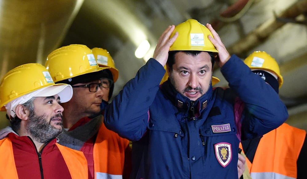 Il ministro dell'interno Matteo Salvini visita il cantiere Tav a Chiomonte, Torino, 1 febbraio 2019. ANSA/ ALESSANDRO DI MARCO