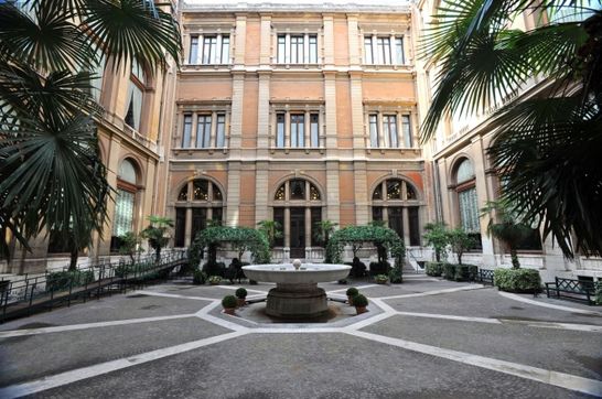 Palazzo Montecitorio Cortile donore