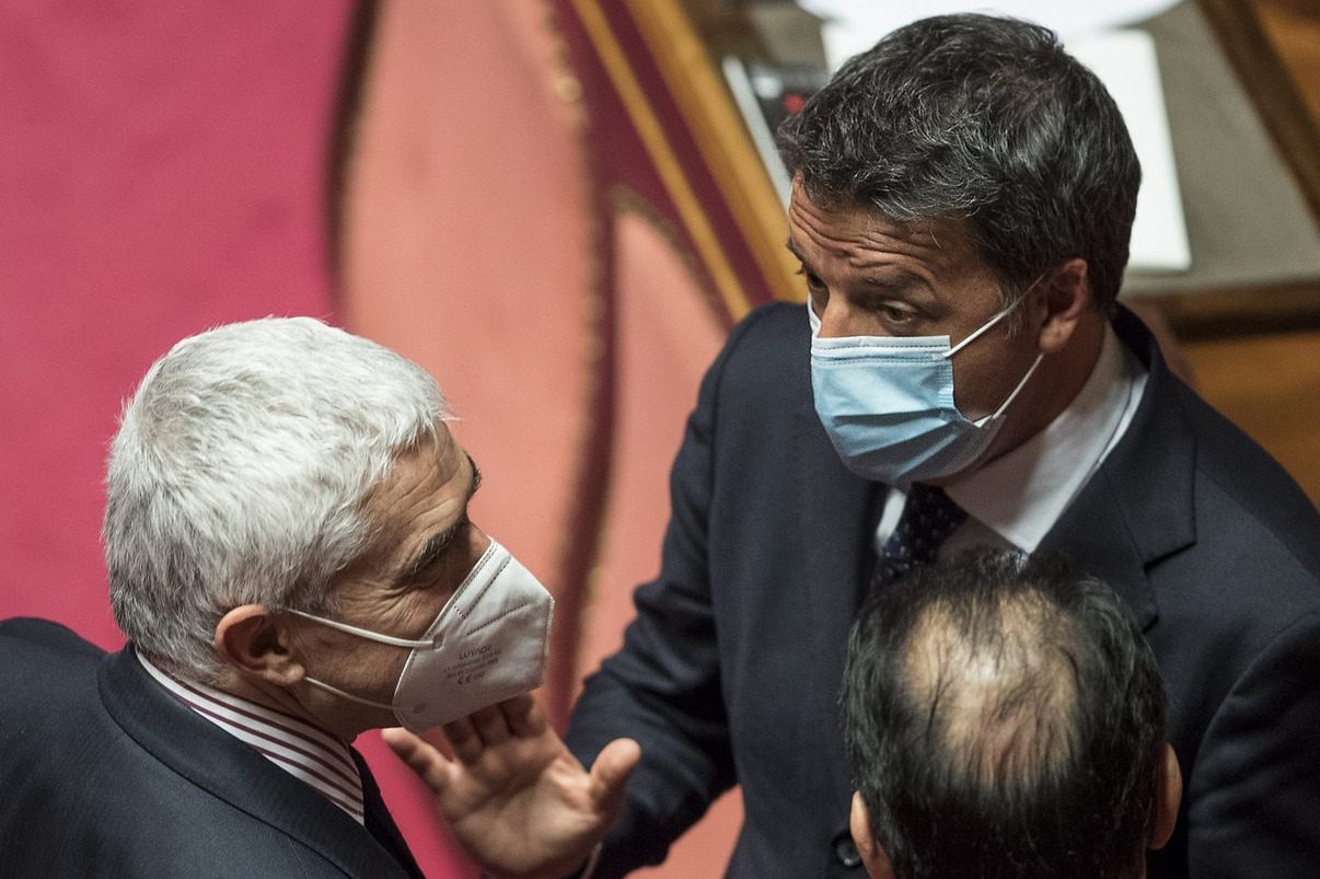 Casini e Renzi con le mascherine al Senato