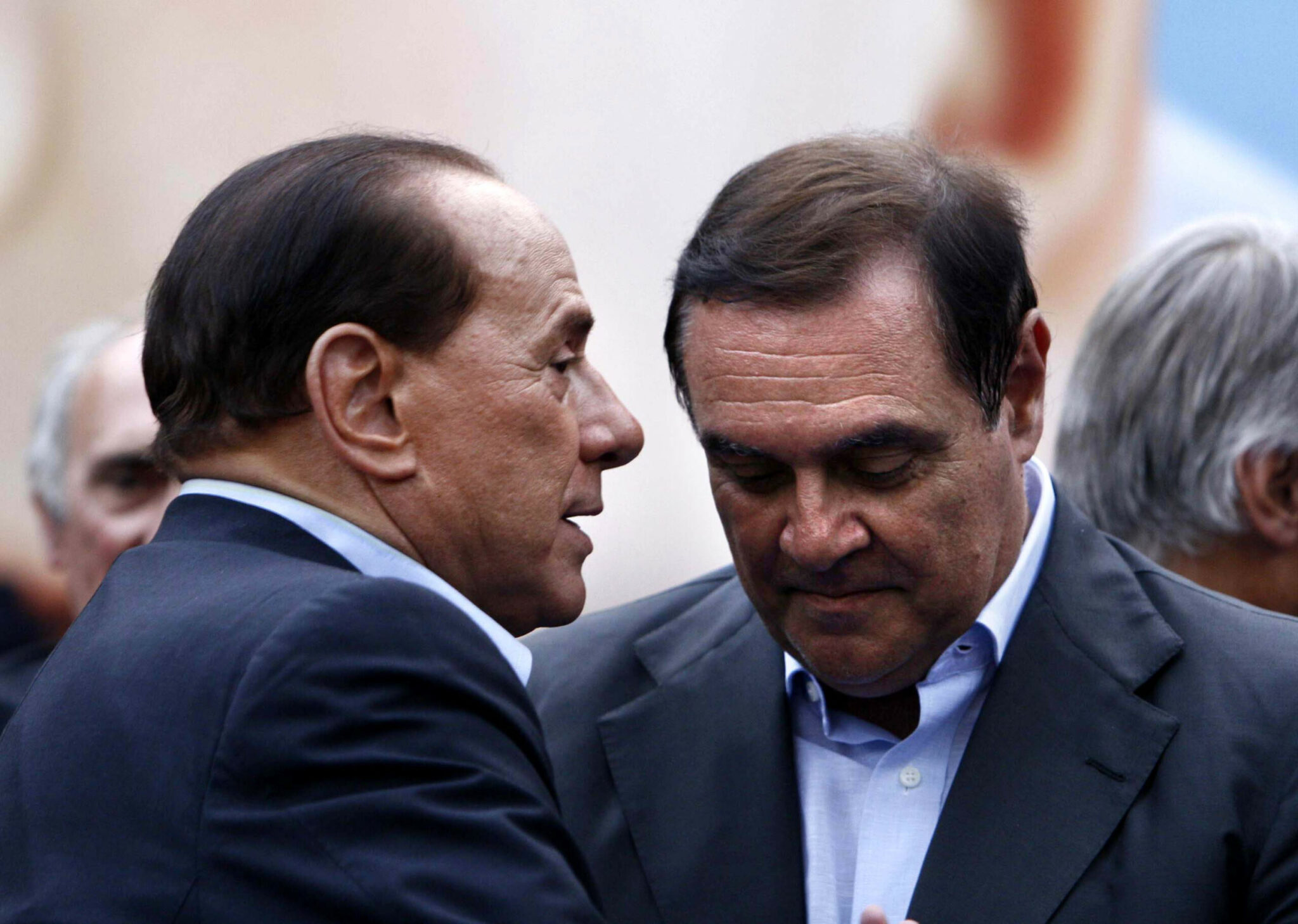 Mastella avverte Berlusconi: “Attento, vogliono fotterti"