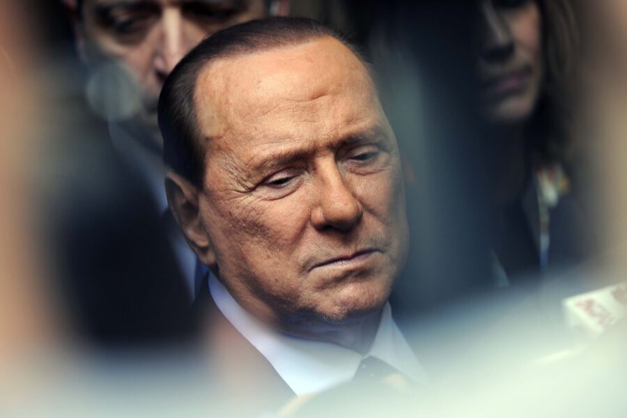 Berlusconi, dal suo letto d'ospedale, non potrà che masticare amaro, per il sogno svanito
