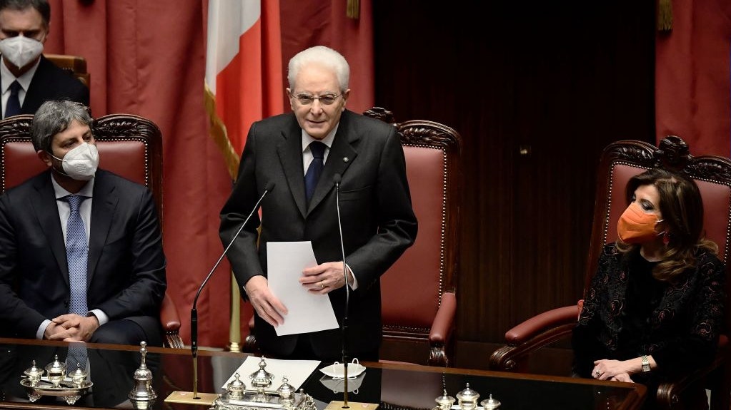 Il giuramento di Mattarella e i 52 applausi del Parlamento