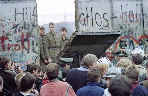 Il crollo del Muro di Berlino, nel 1989, fu liberatorio e allora sì che sembrava che la Storia potesse prendere un nuovo corso