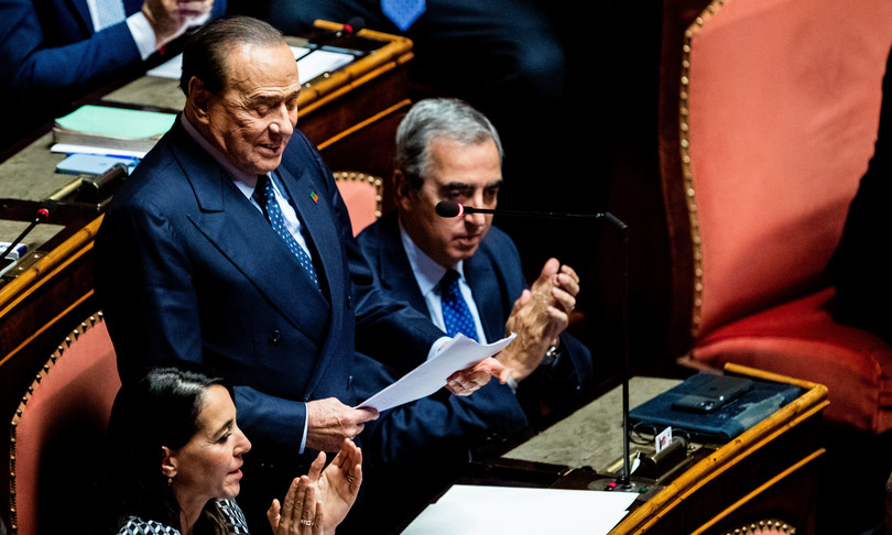 A nove anni di distanza dal voto che ne sancì la decadenza, Silvio Berlusconi torna a prendere la parola in Senato